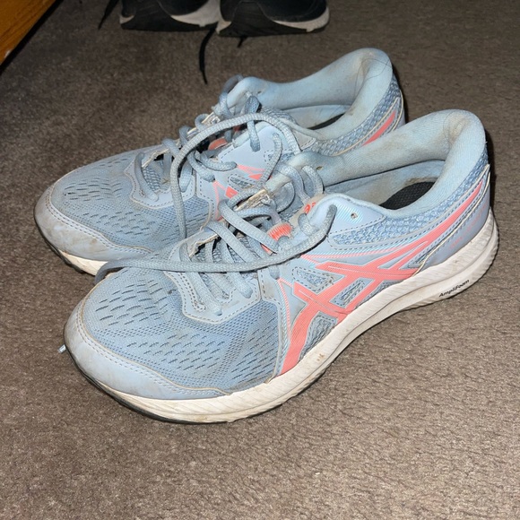 3 pairs of Brooks brand sneakers - Picture 3 of 6